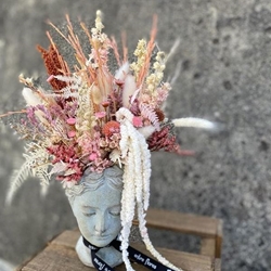 BUSTO CON FLOR PRESERVADA - Imagen 1