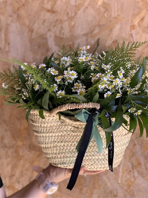 Cesto con flor blanca desde: - Imagen 2