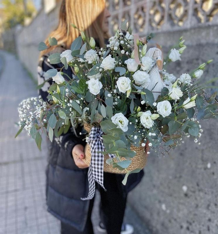 Cesto con flor blanca desde: - Imagen 3