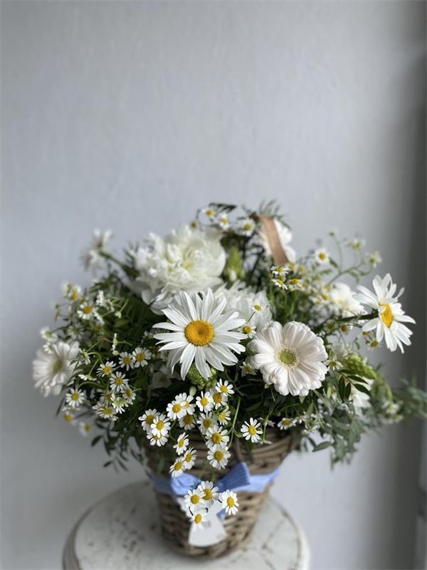 Cesto de flores desde: - Imagen 1