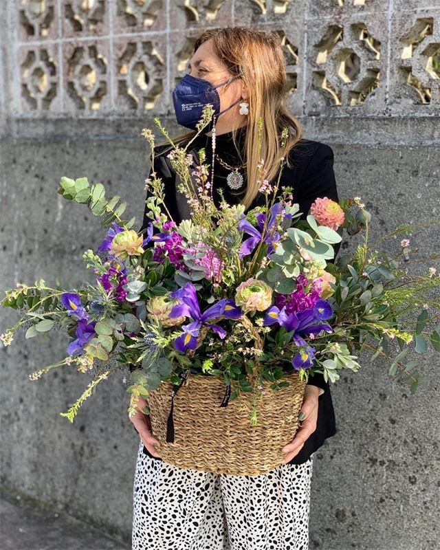 Cesto grandes con flores - Imagen 4