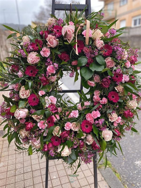 Corona de flores desde: - Imagen 1