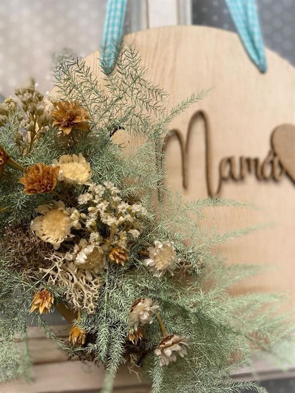 Disco de madera personalizado con flor preservada - Imagen 2