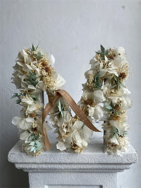 Inicial de madera con flor preservada - Imagen 4