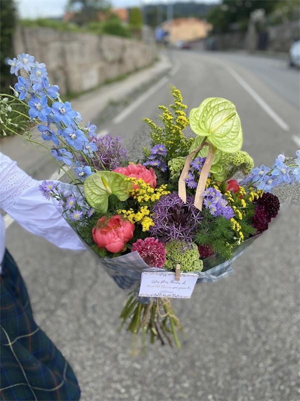 Ramo de flores con peonias - Imagen 1