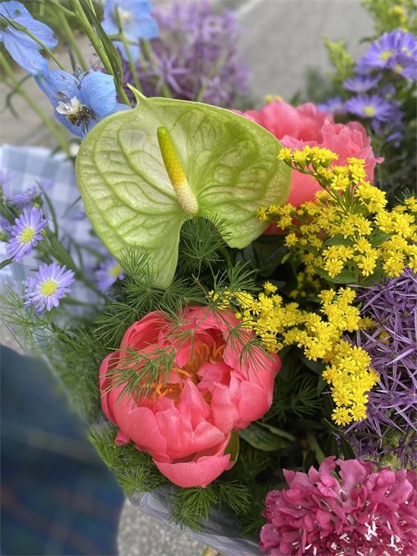 Ramo de flores con peonias - Imagen 3